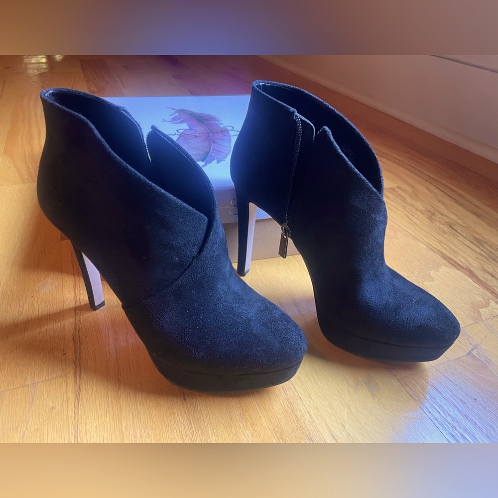 Jessica Simpson black booties